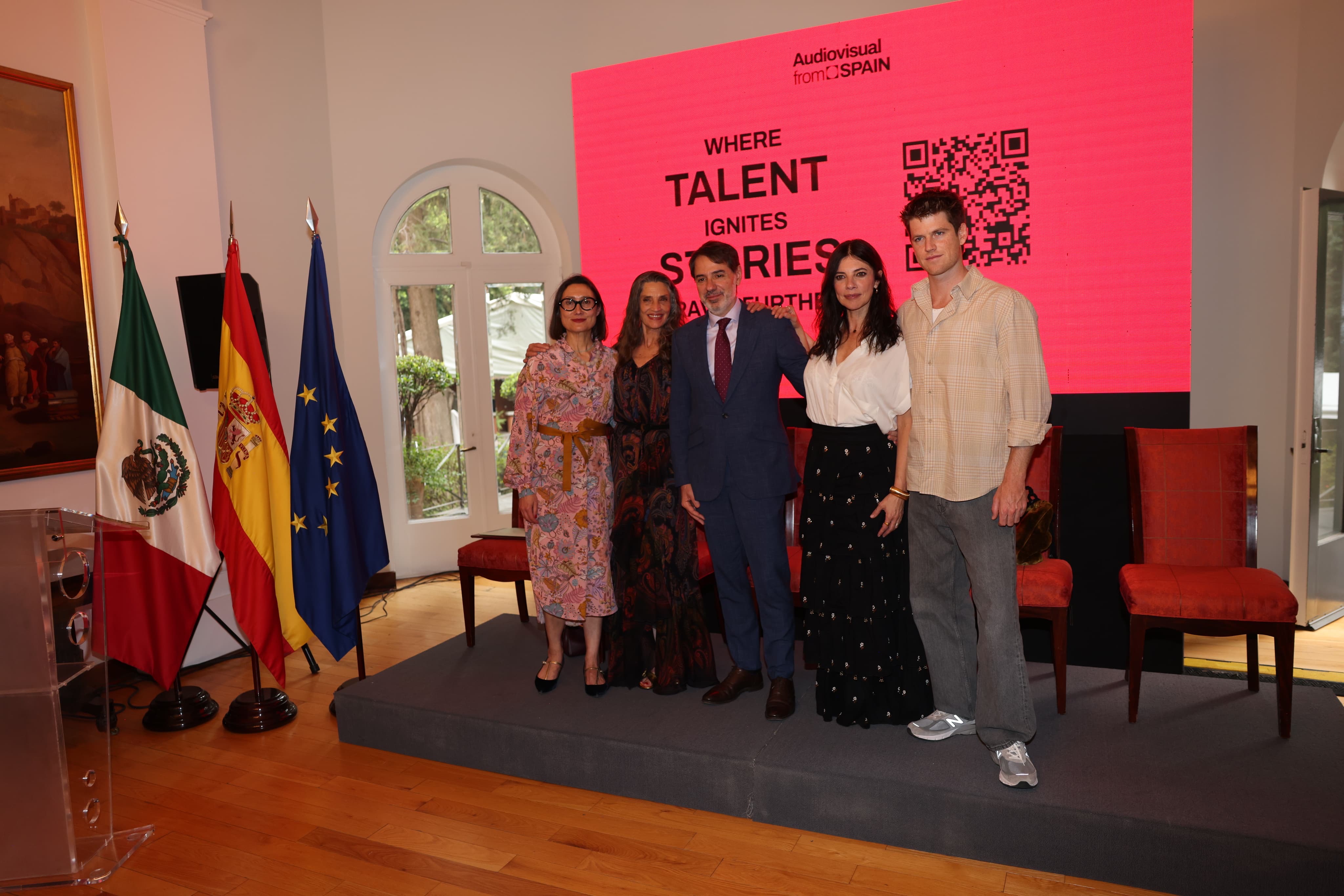 Galería ENTREFAM - Juntos Maribel Verdú, Ángela Molina y Miguel Bernardeau.