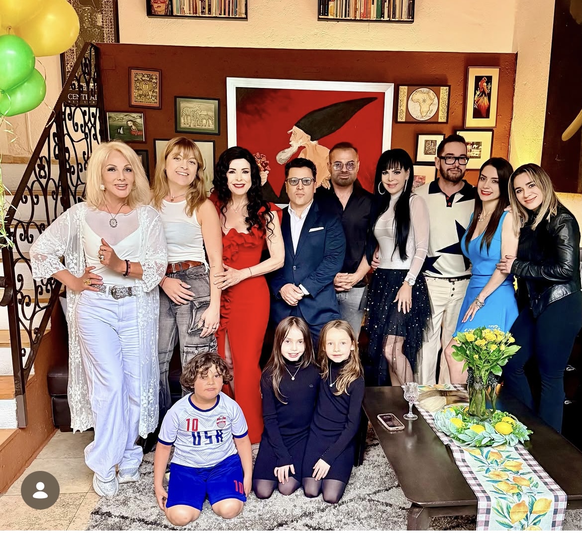 Galería ENTREFAM - Maribel Guardia Celebró 67 años.
