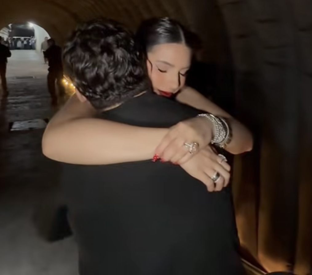 Galería ENTREFAM - Christian Nodal y Ángela Aguilar Cantan Muy Enamorados.