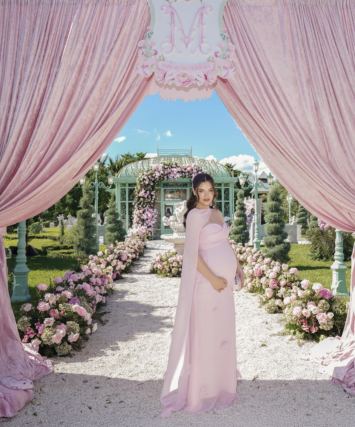 Galería ENTREFAM - Nadia Ferreira y Marc Anthony celebran espectacular Baby Shower.