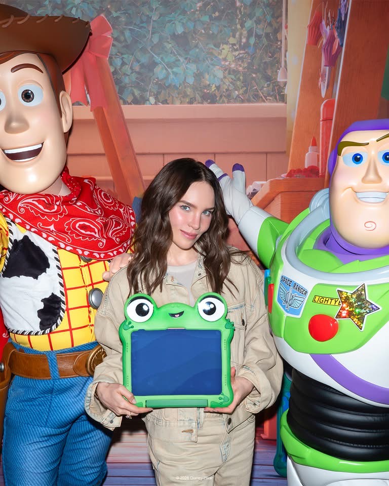 Galería ENTREFAM - Belinda se une  la aventura de Toy Story 5.