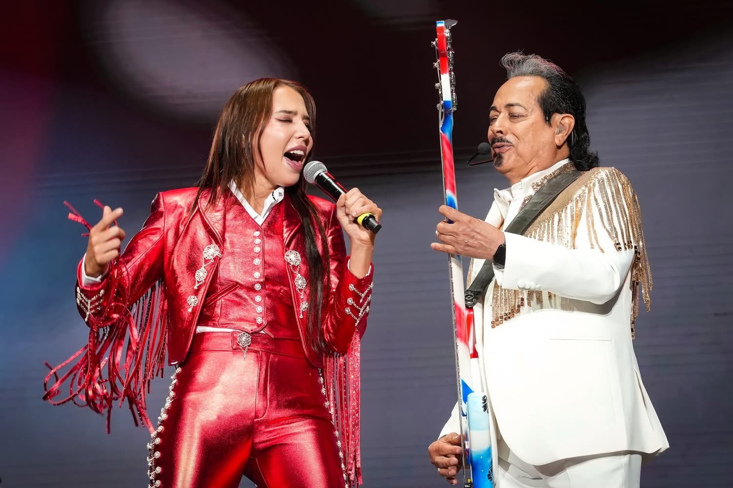 Galería ENTREFAM - LOS TIGRES DEL NORTE HACEN RUGIR EL ESTADIO GNP.