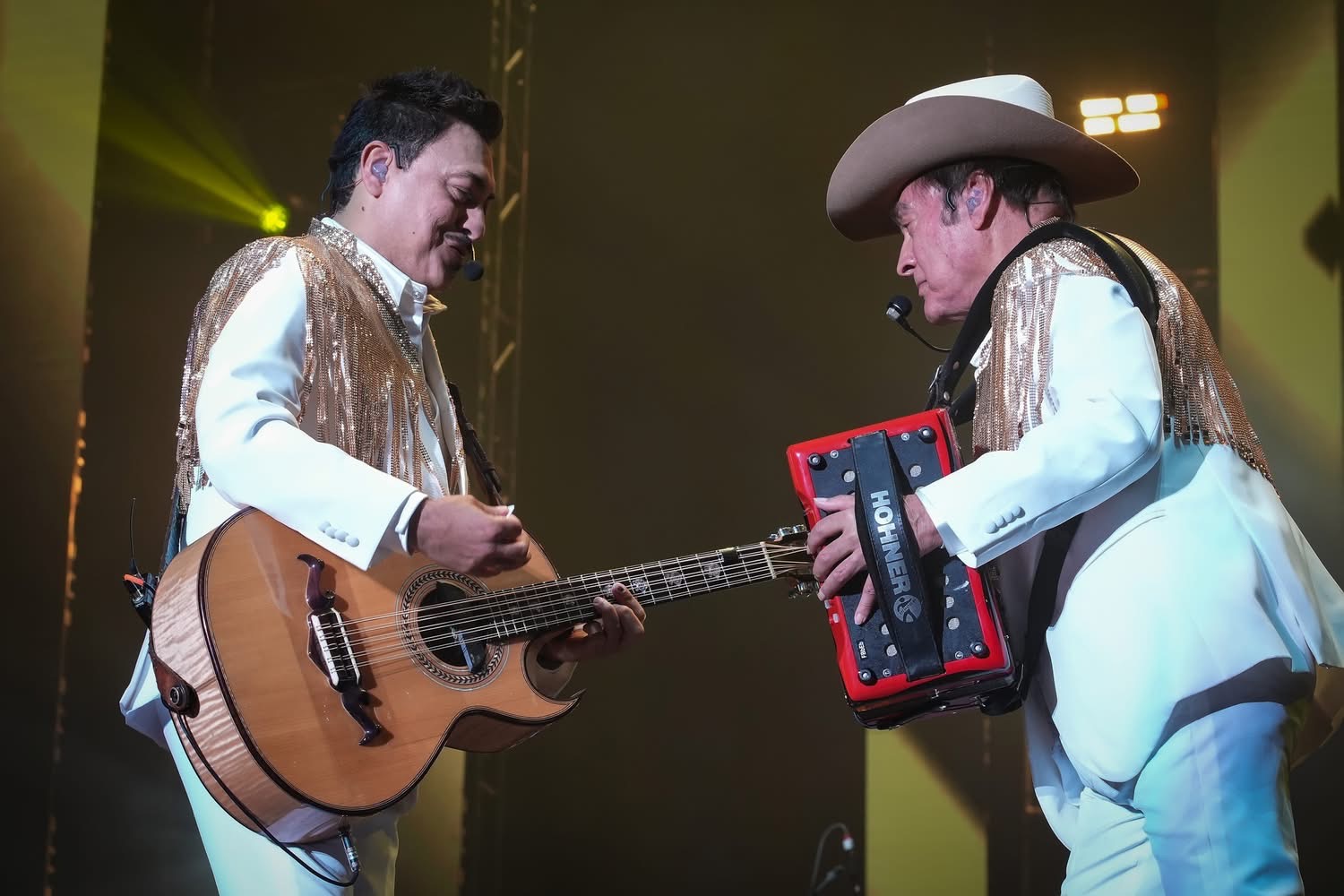 Galería ENTREFAM - LOS TIGRES DEL NORTE HACEN RUGIR EL ESTADIO GNP.