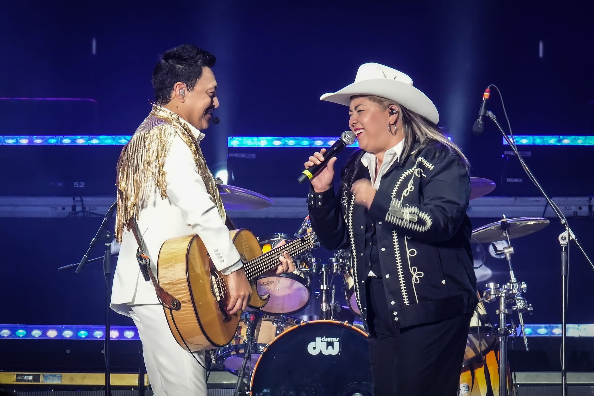 Galería ENTREFAM - LOS TIGRES DEL NORTE HACEN RUGIR EL ESTADIO GNP.