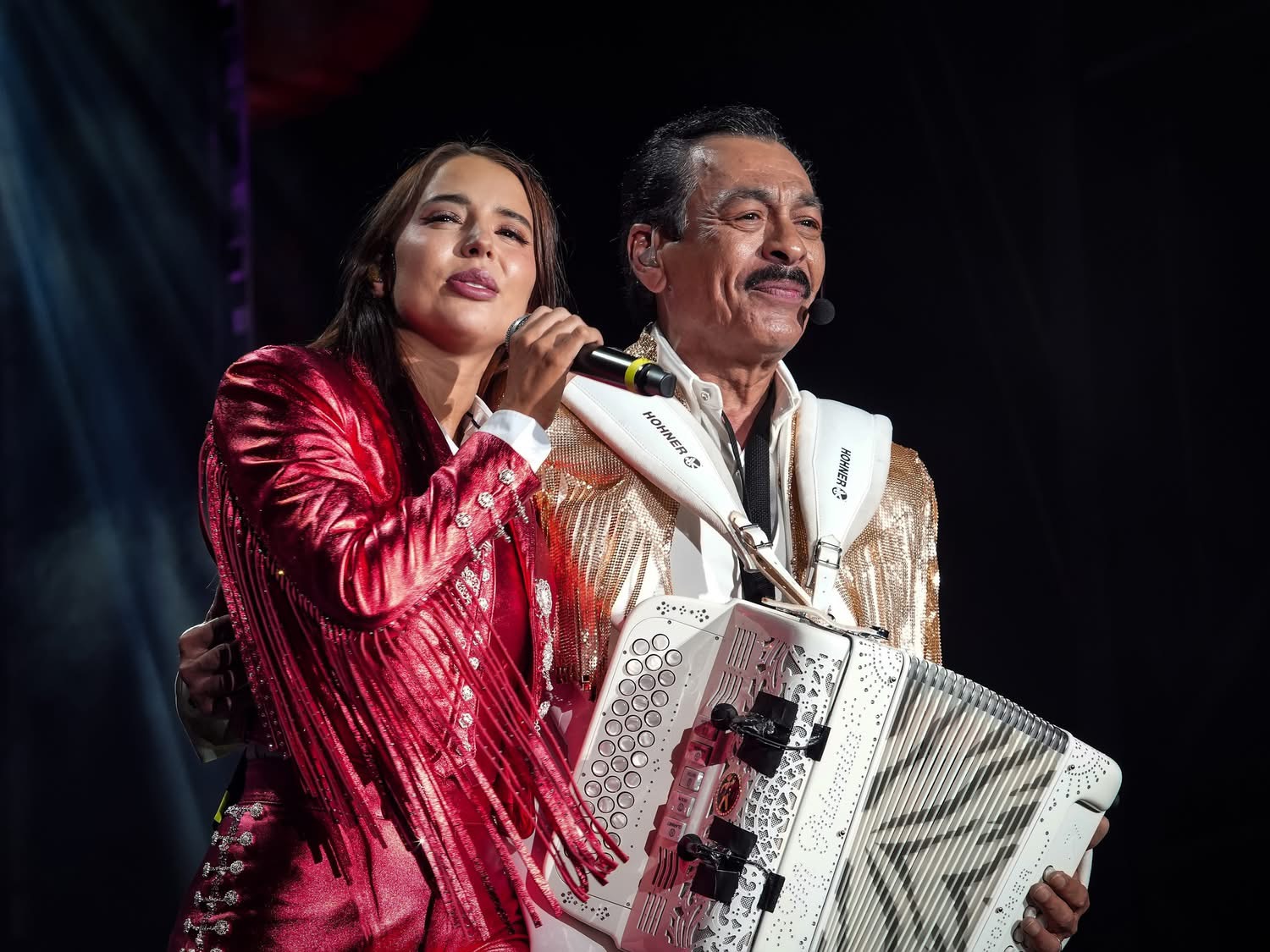 Galería ENTREFAM - LOS TIGRES DEL NORTE HACEN RUGIR EL ESTADIO GNP.
