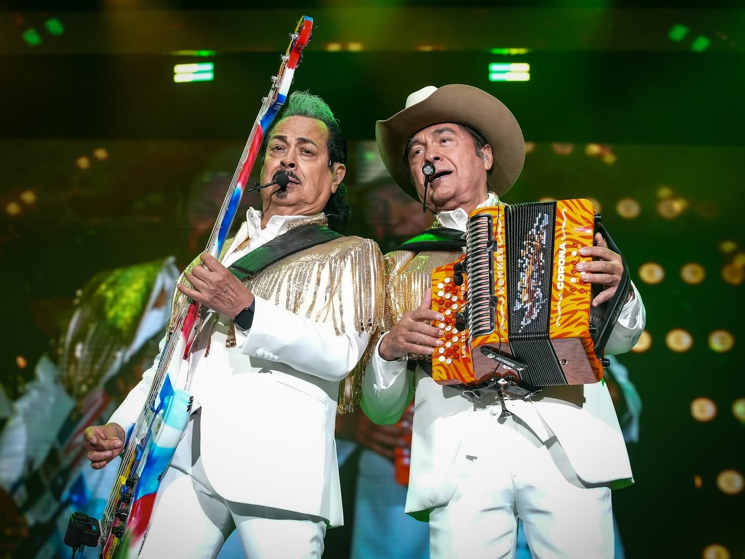 Galería ENTREFAM - LOS TIGRES DEL NORTE HACEN RUGIR EL ESTADIO GNP.