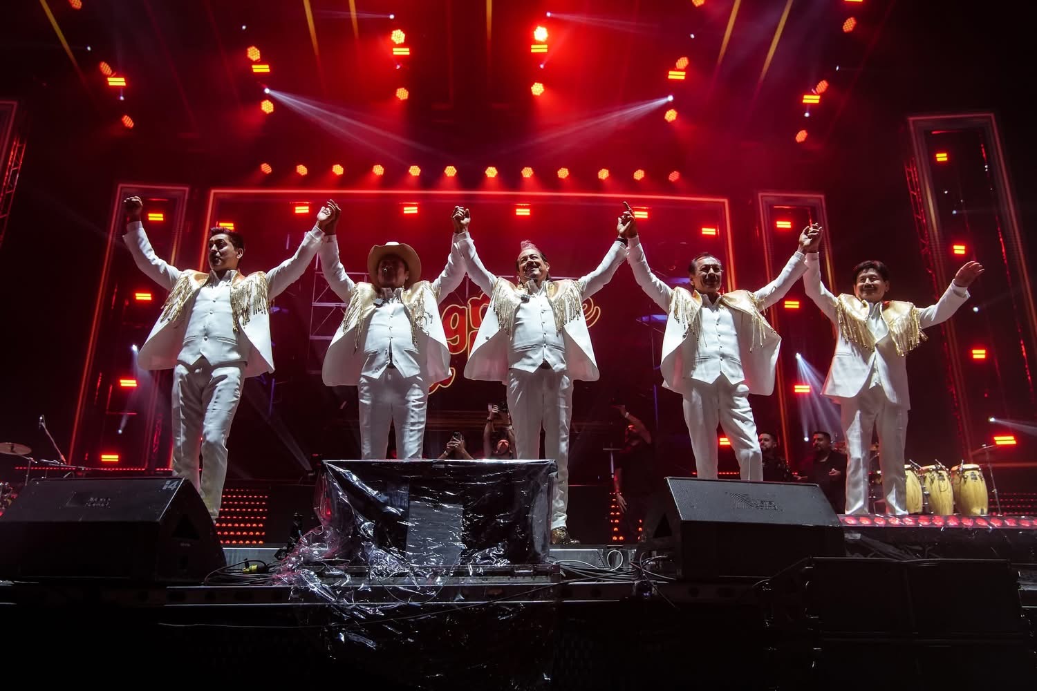 Relacionado: LOS TIGRES DEL NORTE HACEN RUGIR EL ESTADIO GNP.