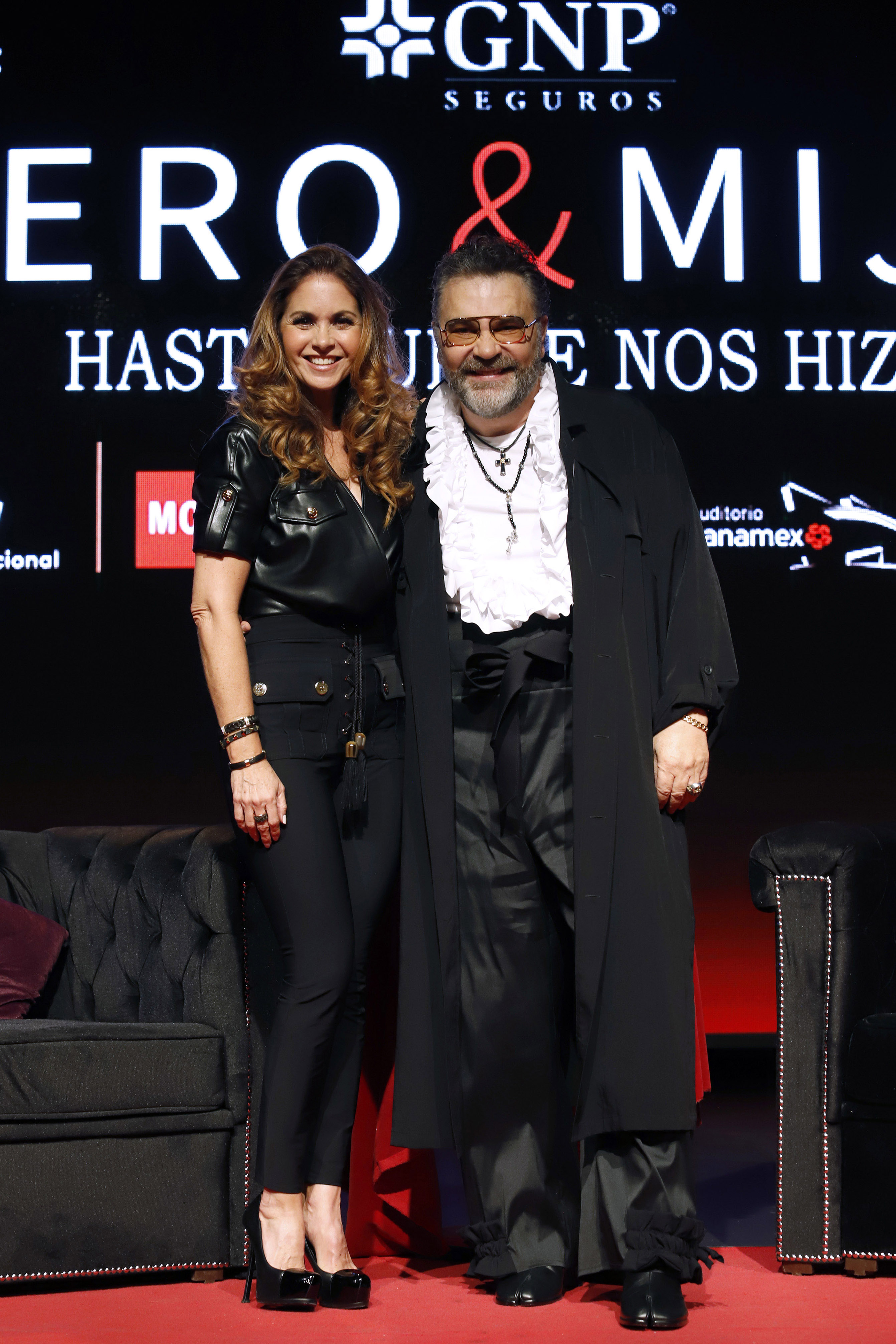 Galería ENTREFAM - Lucero Dedica Emotivas Palabras a Mijares en su Concierto: “Estoy Orgullosa del Artista, del Hombre y del Papá Que Eres”