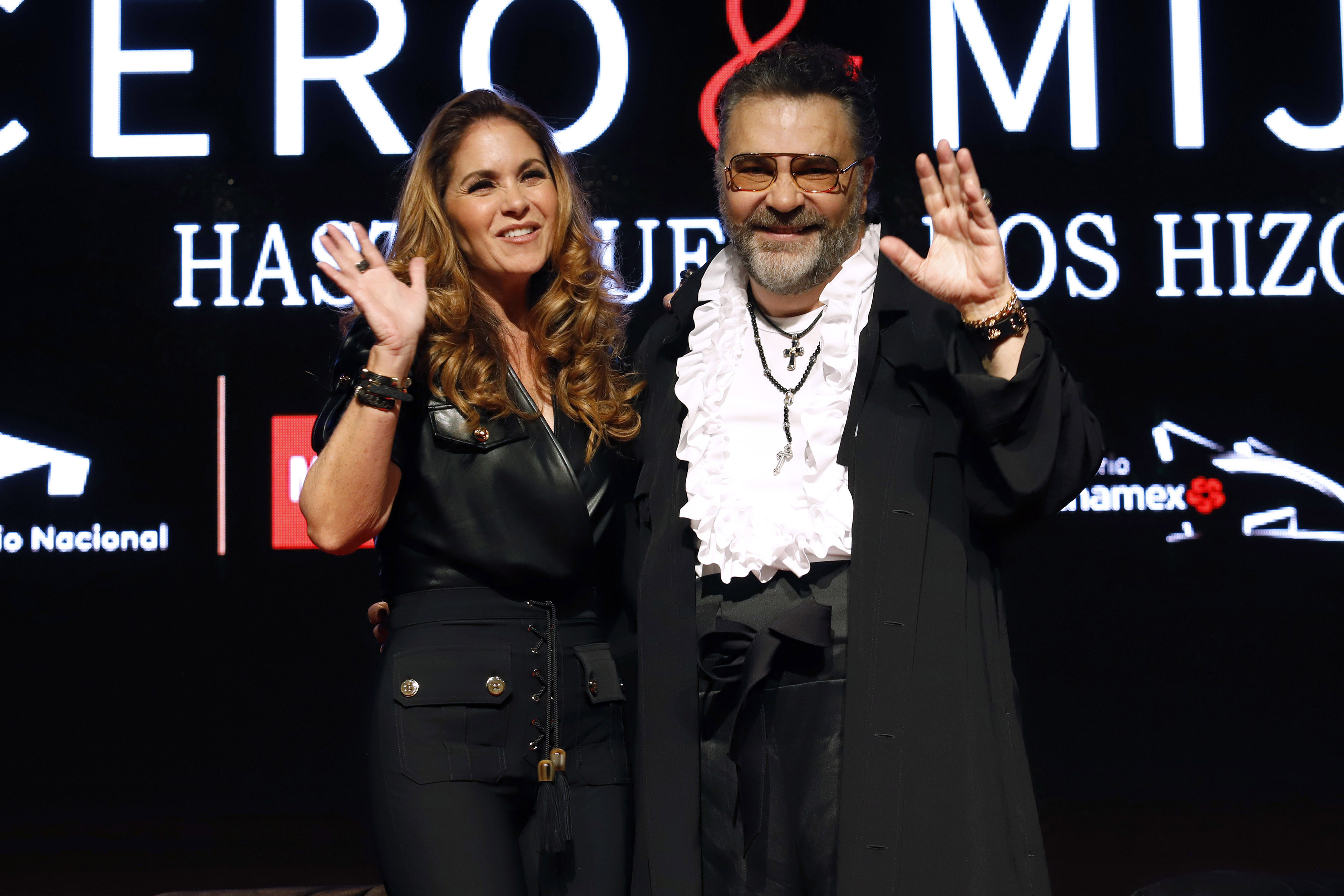 Galería ENTREFAM - Lucero Dedica Emotivas Palabras a Mijares en su Concierto: “Estoy Orgullosa del Artista, del Hombre y del Papá Que Eres”
