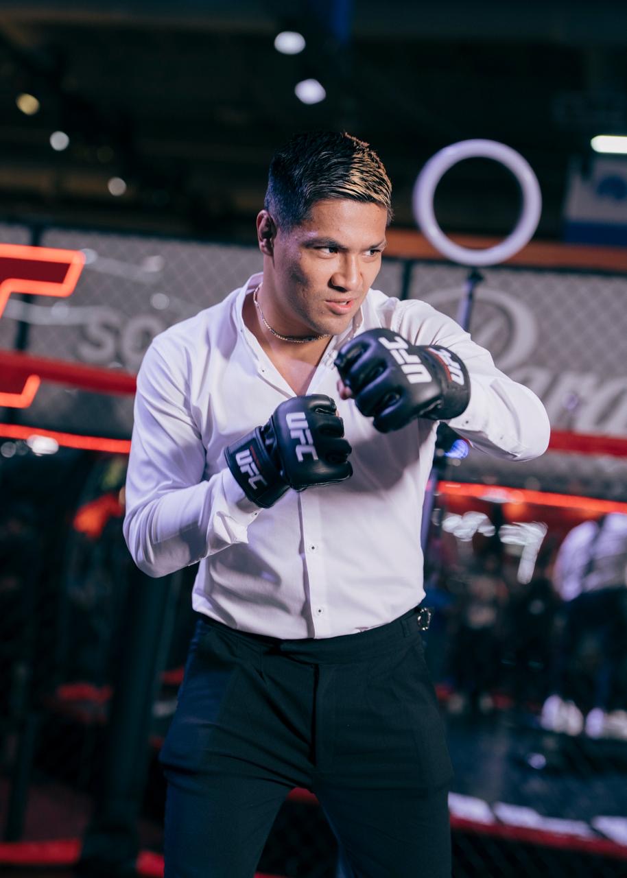 Galería ENTREFAM - EL ELENCO DE STAR TREK: STRANGE NEW WORLDS Y LOS ATLETAS DE UFC