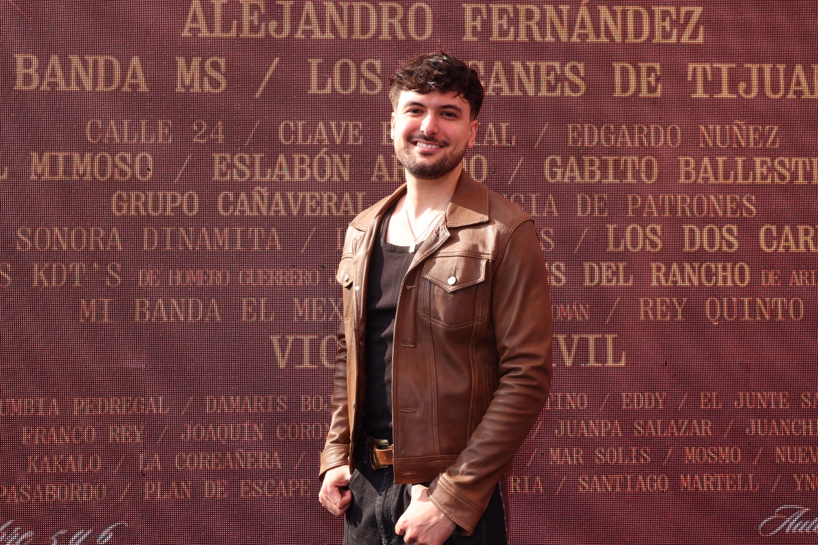 Galería ENTREFAM - Alejandro Fernández Estará En El Arre Pepsi Black