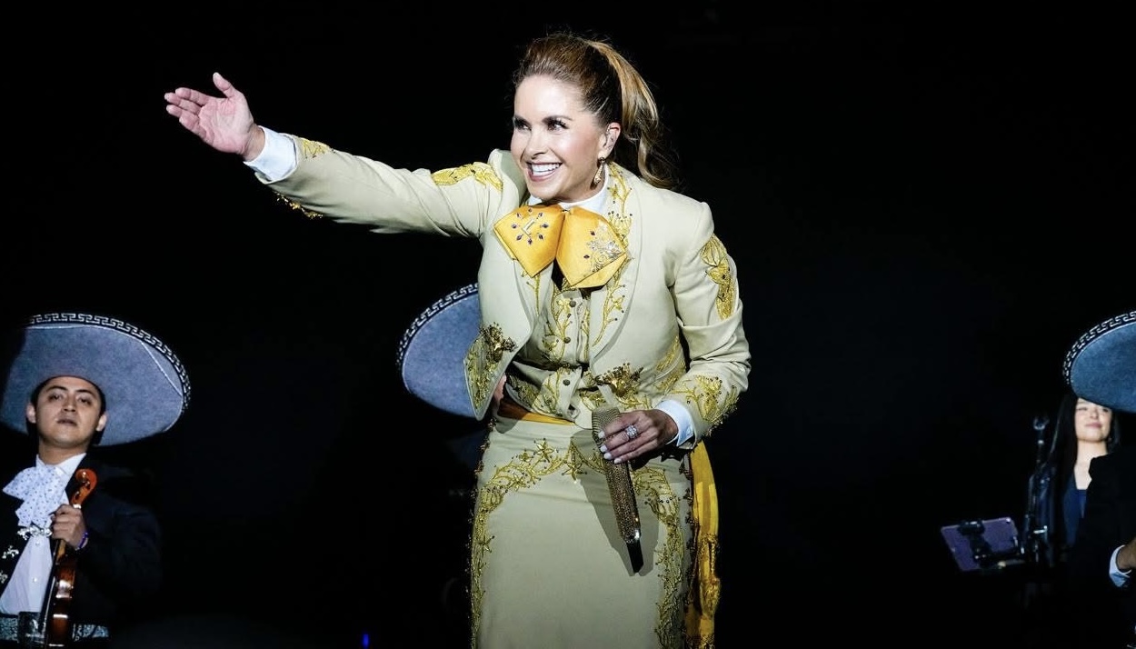 Galería ENTREFAM - Lucero celebró a las mamás con un concierto gratuito.