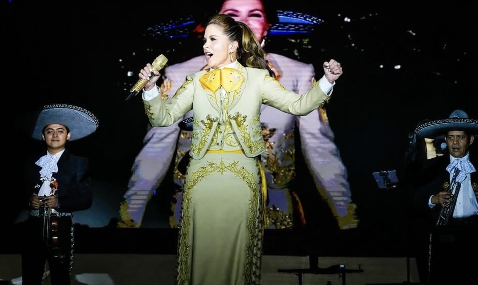 Galería ENTREFAM - Lucero celebró a las mamás con un concierto gratuito.