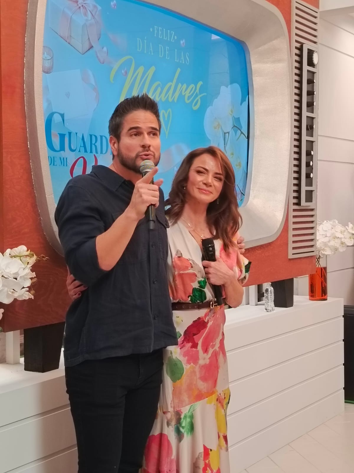 Galería ENTREFAM - Juan Osorio Celebró A Las Mamás